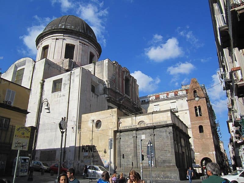 All about the church of Pietrasanta, Naples. (History, information and exhibitions)