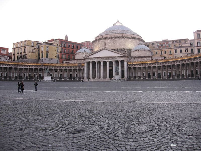 Piazza del Plebiscito Napoli. Un gioiello dPiazza del Plebiscito. The main square in Naples – what to see, church, Royal Palace